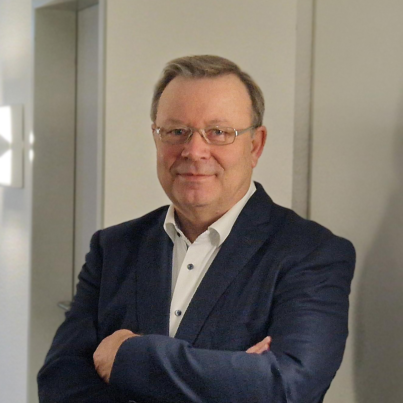 Dr. Roland Kahn